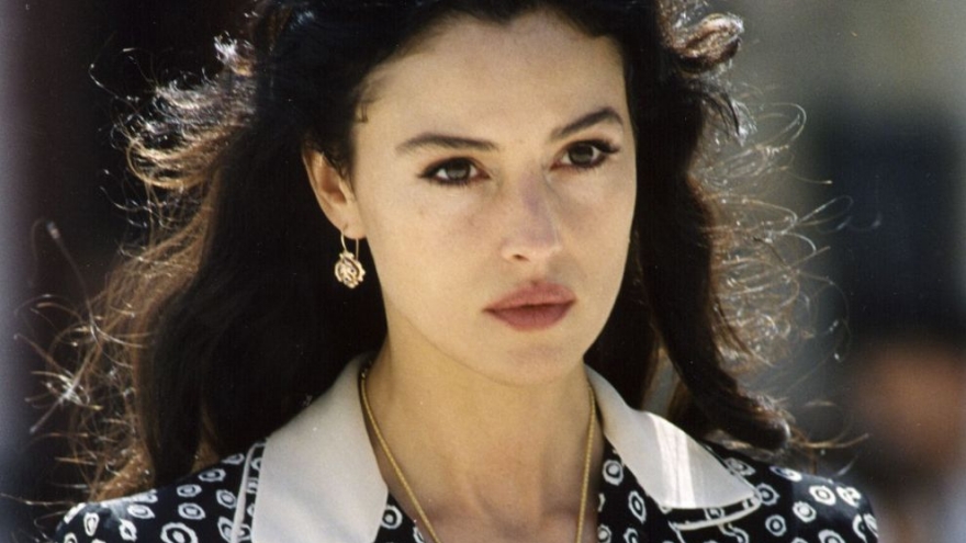 Monica Bellucci trong bộ phim “Malèna”: 25 năm nhìn lại một vẻ đẹp bất tử