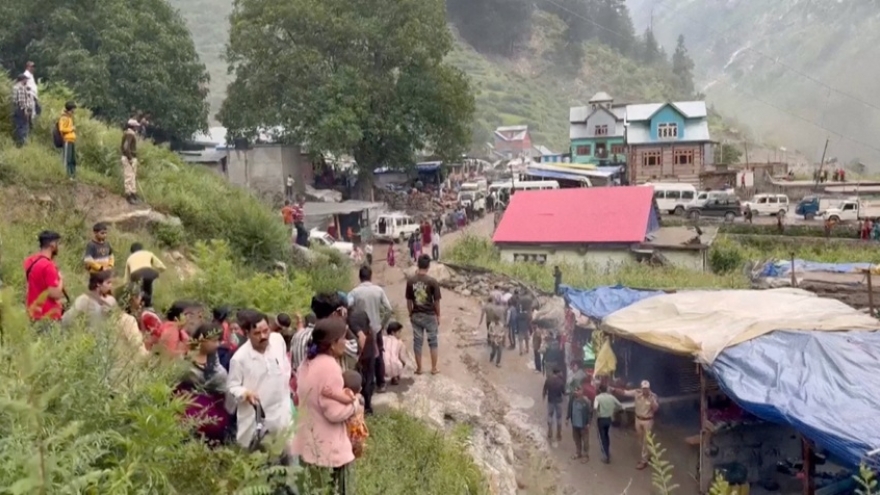 Mưa lớn bất ngờ ở Ấn Độ khiến 46 người chết, hơn 200 người mất tích