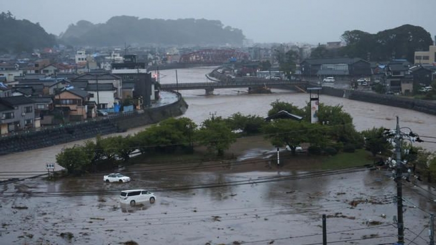 Nhật Bản: 54 người chết do sốc nhiệt, hơn 13.000 người phải sơ tán do mưa lũ