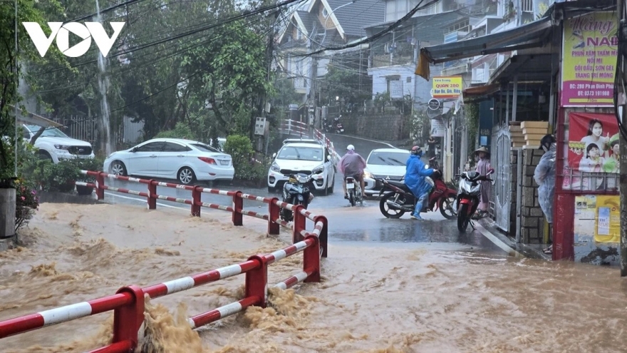 Bản tin tổng hợp: Mưa lớn gây ngập cục bộ ở Đà Lạt, 2 người tử vong do sạt lở đất