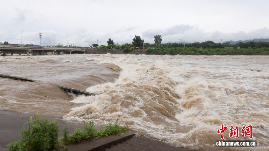 Bắc Kinh (Trung Quốc) lại ban hành cảnh báo mưa lớn