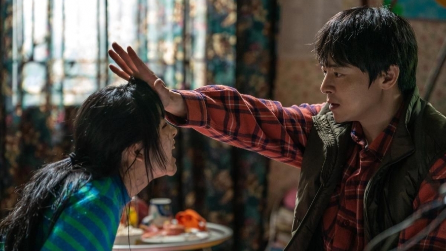 “My Daughter Is a Zombie” cảm động và hài hước tạo nên cơn sốt phòng vé ở Hàn Quốc