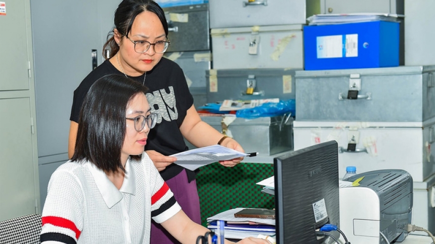 Điều kiện để công chức được kéo dài thời gian giữ chức vụ đến tuổi nghỉ hưu