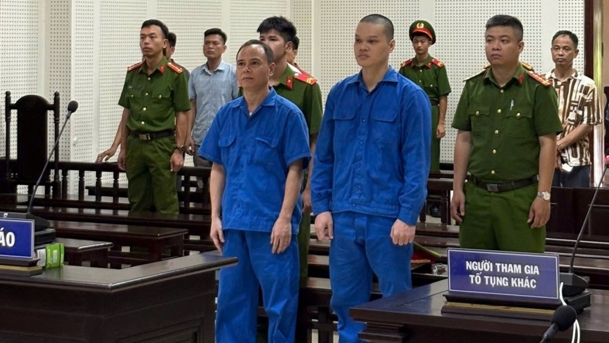 Dùng xe chở hàng chục người nhập cảnh trái phép vào Việt Nam