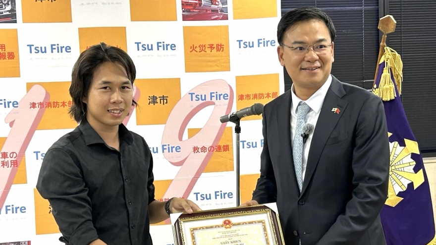 2 thanh niên Việt Nam được trao bằng khen vì dũng cảm cứu người tại Nhật Bản