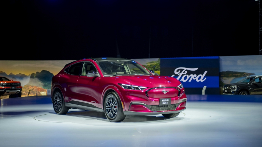 Cận cảnh Ford Mustang Mach-E vừa ra mắt tại Việt Nam