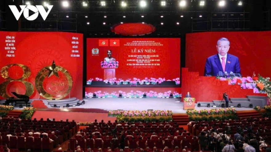 Party chief: Officers, soldiers must deeply grasp “the people are the root"