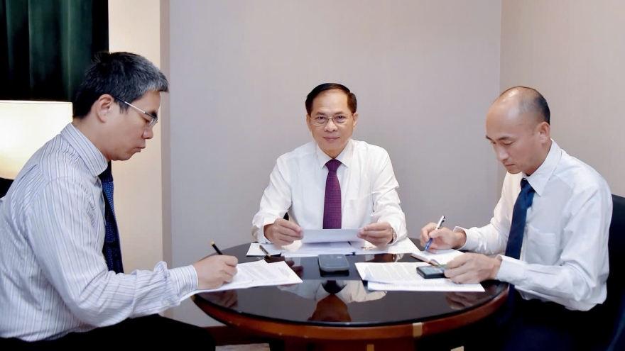 Phó Thủ tướng Bùi Thanh Sơn điện đàm với Bộ trưởng Ngoại giao Hàn Quốc