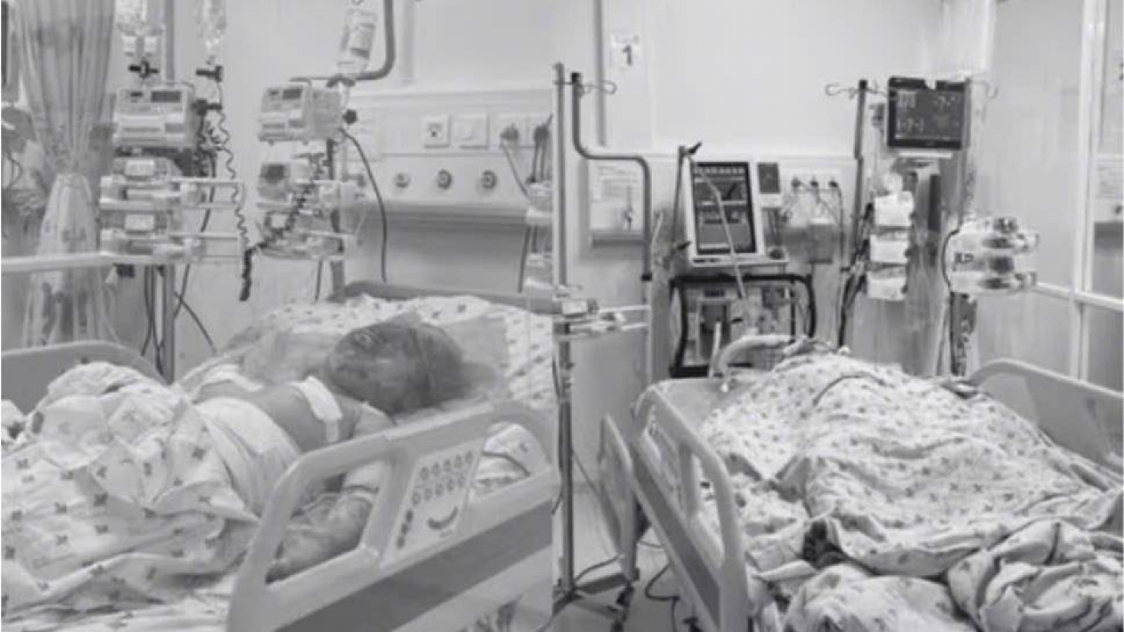 Nóng 24h: Khám nghiệm hiện trường nghi án chồng phóng hỏa khiến vợ và 2 con bỏng nặng