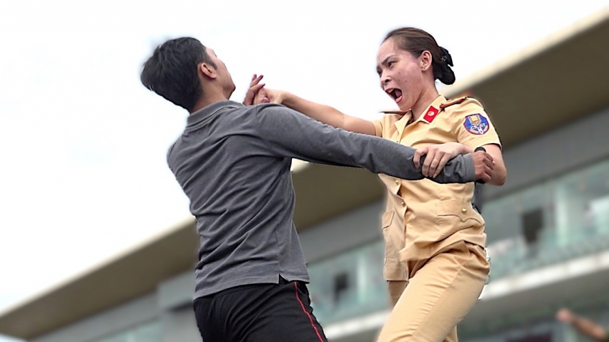 Mãn nhãn màn biểu diễn võ thuật, khí tài của Công an TP Hà Nội trong hợp luyện