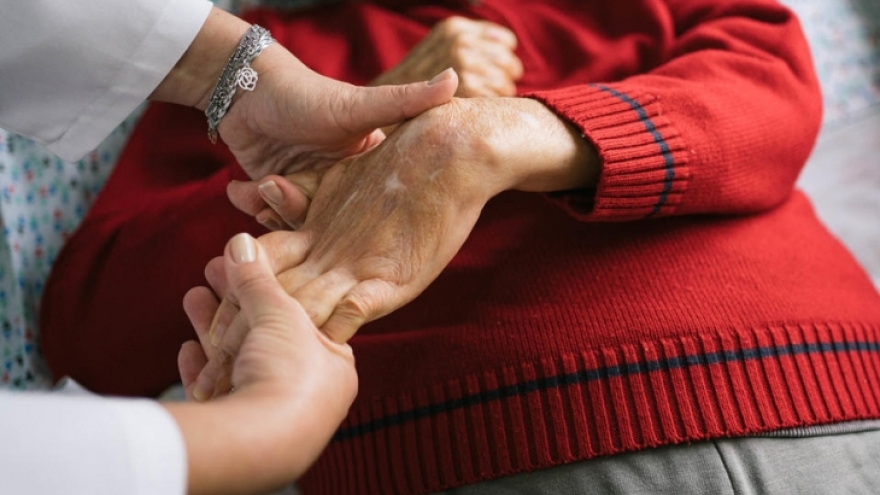 Sau tai biến, vẫn còn ham muốn tình dục, tôi đành "lực bất tòng tâm"