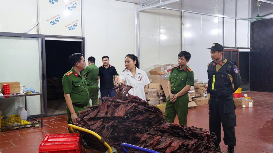 Khởi tố đường dây biến hàng nghìn tấn thịt trâu Ấn Độ thành thịt trâu gác bếp Hà Giang