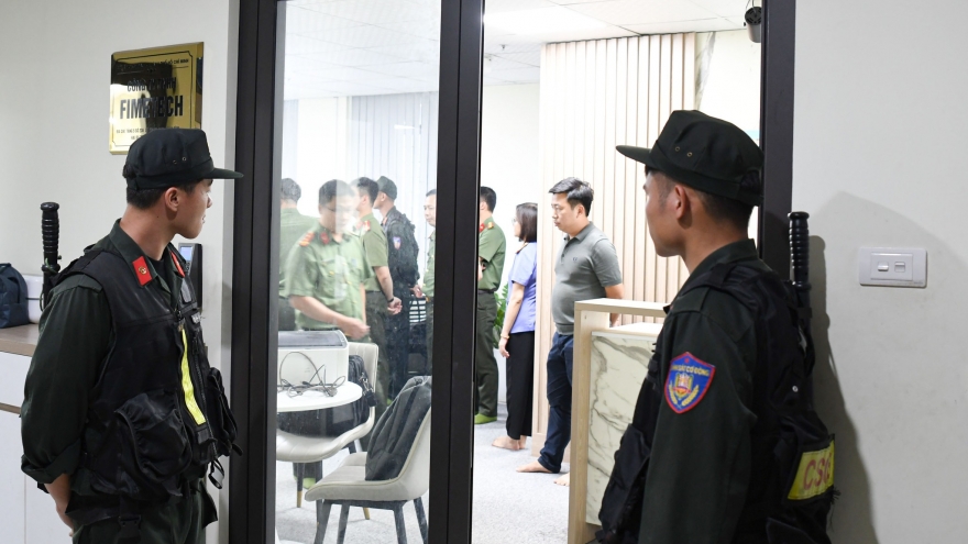 Hình ảnh khám xét hang ổ tiền ảo hàng tỷ USD của “ông trùm” Nguyễn Văn Hạ