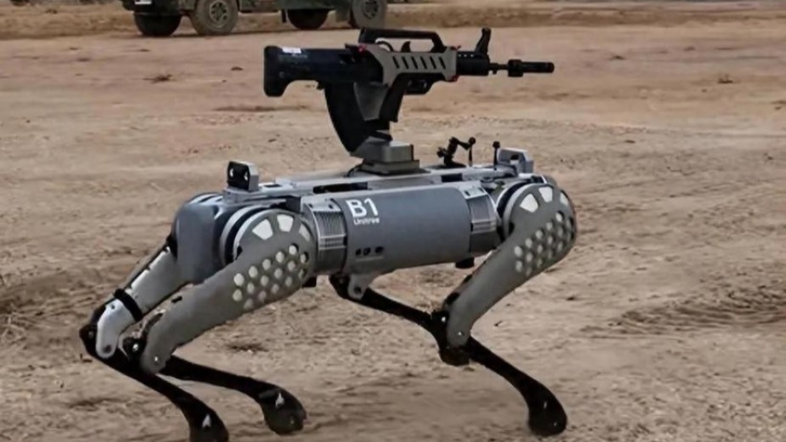 Trung Quốc cho chó robot vác súng vào chiến trận