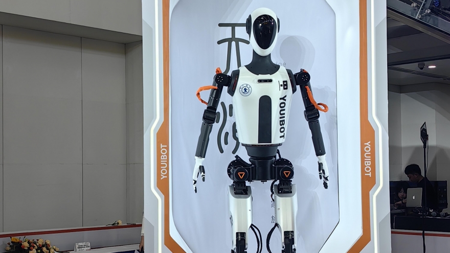Trung Quốc ra mắt robot hình người “một não, đa hình thái” đầu tiên trên thế giới