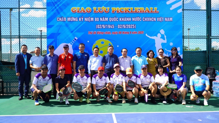 Giao lưu thể thao trong cộng đồng người Việt Nam ở Lào