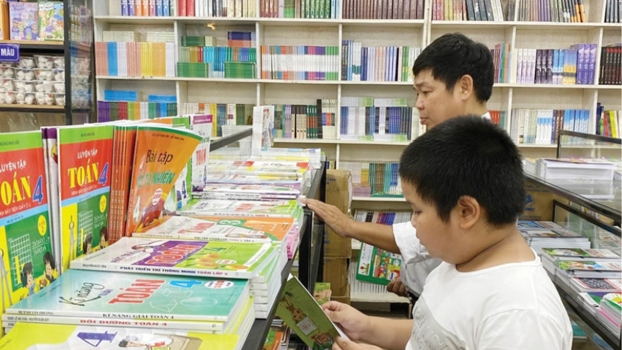 Bộ Chính trị yêu cầu một bộ sách giáo khoa thống nhất trên toàn quốc