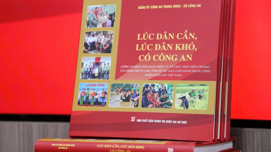 Cuốn sách “Lúc dân cần, lúc dân khó, có công an”: Khắc sâu hình ảnh lực lượng công an
