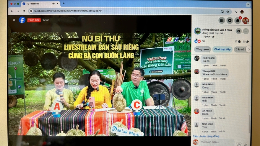Từ nghị quyết đến hành động: Bí thư xã trực tiếp livestream bán sầu riêng
