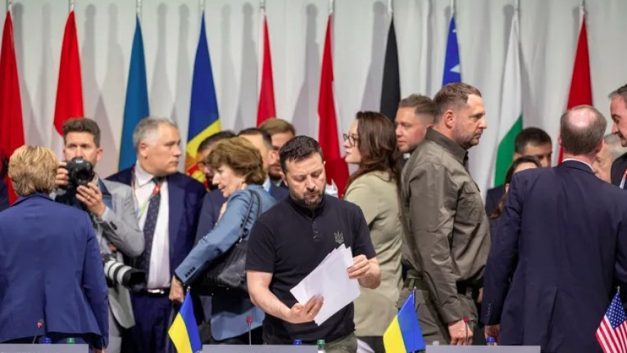 Hòa bình ở Ukraine trong tầm mắt nhưng ngoài tầm với