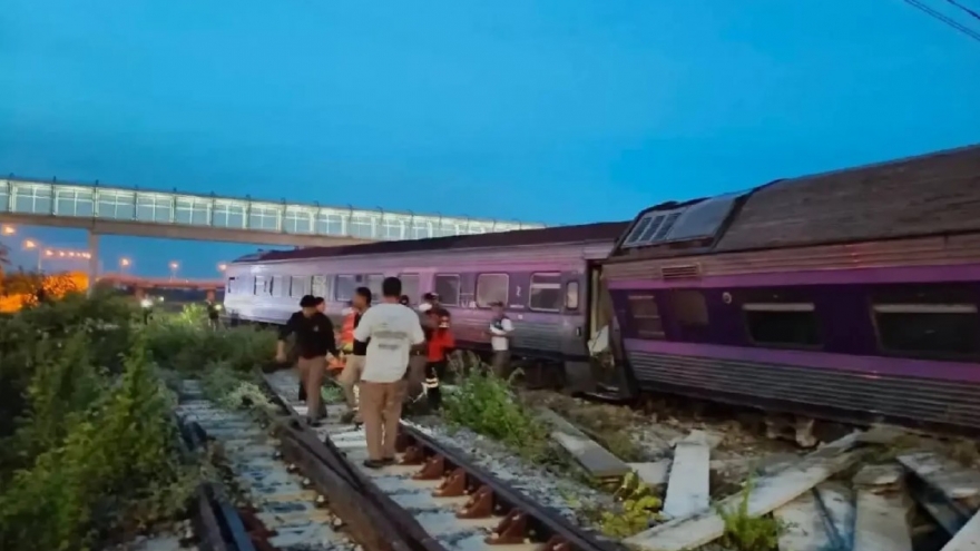 Tàu hướng Bangkok trật bánh tại Prachuap Khiri Khan, nhiều hành khách bị thương