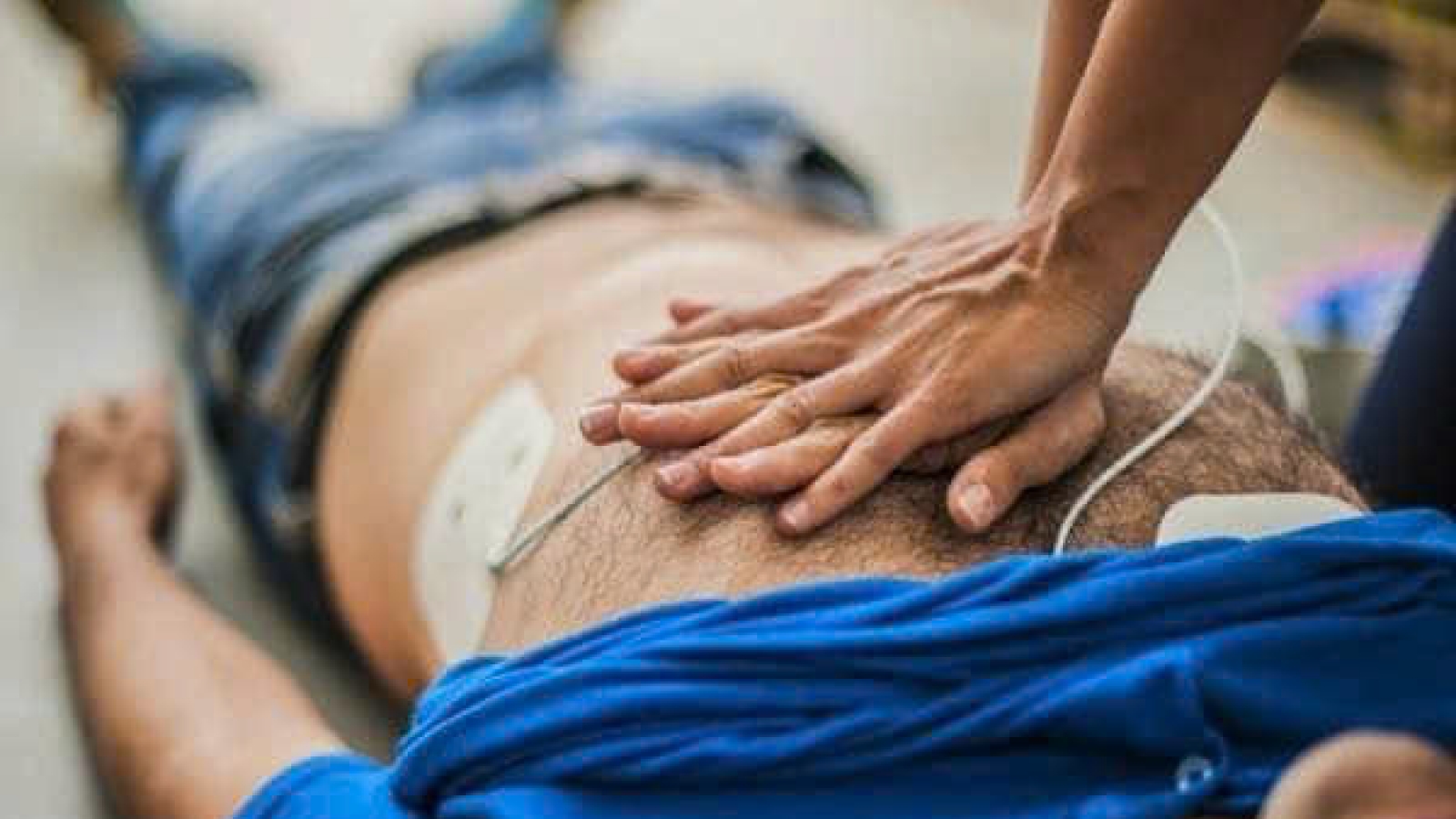 Các bước khẩn cấp cứu sống người bệnh ngừng tim dễ làm ai cũng nên học