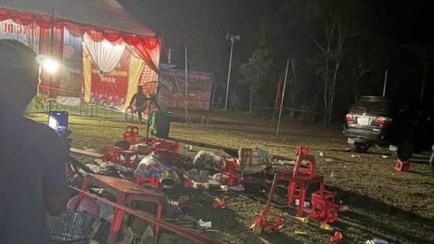 Tài xế lùi xe trúng nhóm trẻ ở nhà văn hóa, một bé 6 tuổi tử vong