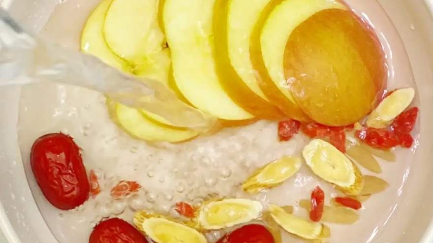 Vì sao người Trung Quốc chuộng uống nước táo trong ngày nóng?