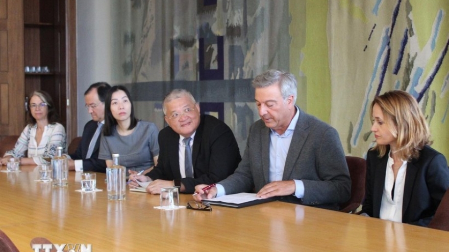 Vietnam, Portugal step up education cooperation