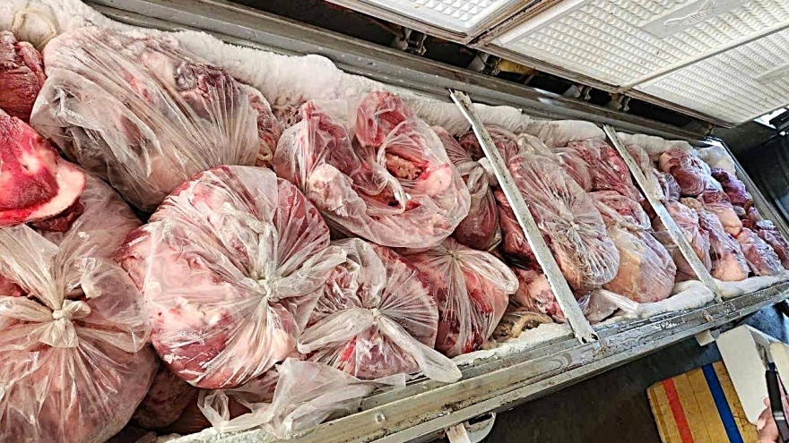 Phát hiện gần 1 tấn thịt lợn nhiễm bệnh được cấp đông tại Nghệ An