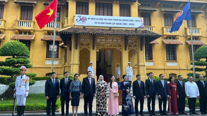 Lễ thượng cờ kỷ niệm 58 năm Ngày thành lập ASEAN