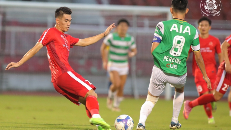 Tiến Linh ghi bàn giúp Công an TP.HCM thắng đội bóng Singapore
