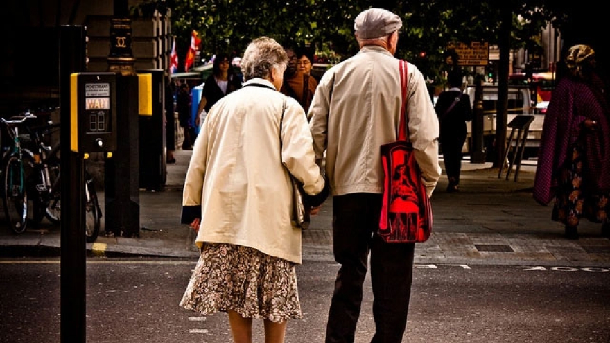 Người già vẫn có quyền được yêu