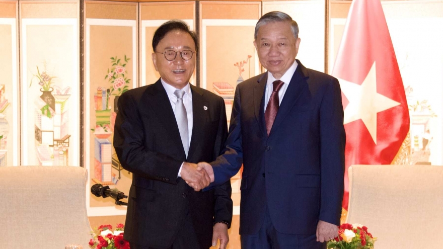 Tổng Bí thư tiếp nguyên Tổng Lãnh sự danh dự Việt Nam Park Soo Kwan tại Hàn Quốc