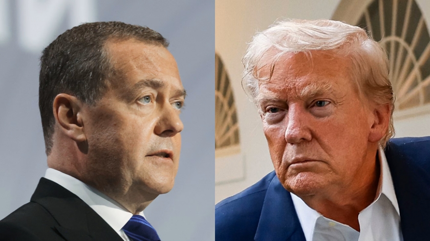 Tổng thống Mỹ Donald Trump điều tàu ngầm hạt nhân sau tuyên bố đe dọa từ Nga