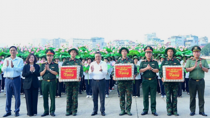 Chủ tịch Hà Nội thăm, động viên các lực lượng tham gia diễu binh, diễu hành