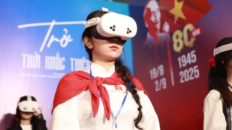 Những khán giả đầu tiên trải nghiệm "Trở về thời khắc thiêng liêng"