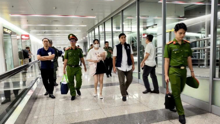 Hàng xóm bàng hoàng: Vợ chồng "Madam Ngo" hóa ra là trùm lừa đảo nghìn tỷ