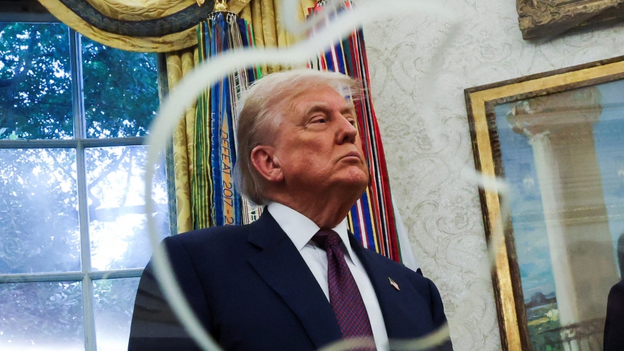 Ông Trump tuyên bố sẽ áp thuế 100% đối với chip và chất bán dẫn nhập khẩu vào Mỹ