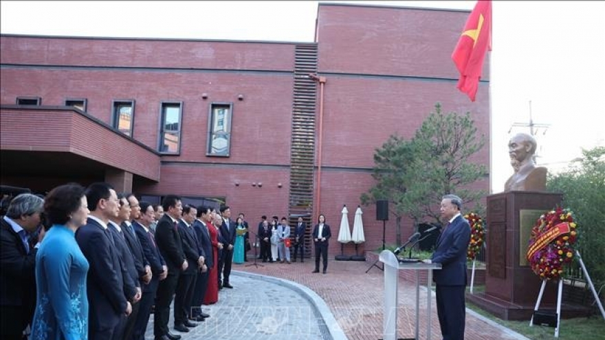 Tổng Bí thư Tô Lâm gặp mặt cộng đồng người Việt Nam tại Hàn Quốc