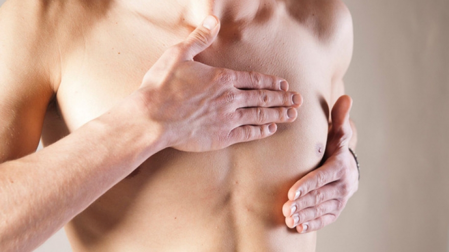 Nam giới cũng có thể bị ung thư vú và dấu hiệu nhận biết