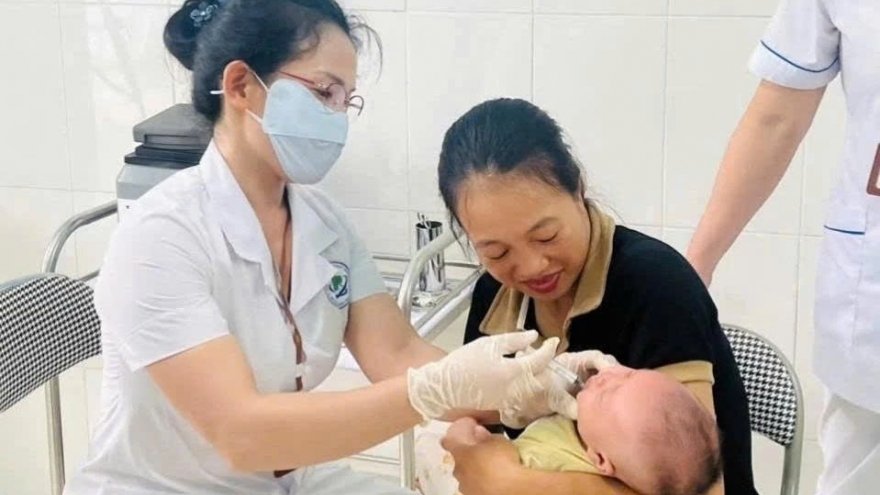 Trẻ 2-6 tháng tuổi được uống vaccine Rota miễn phí toàn quốc