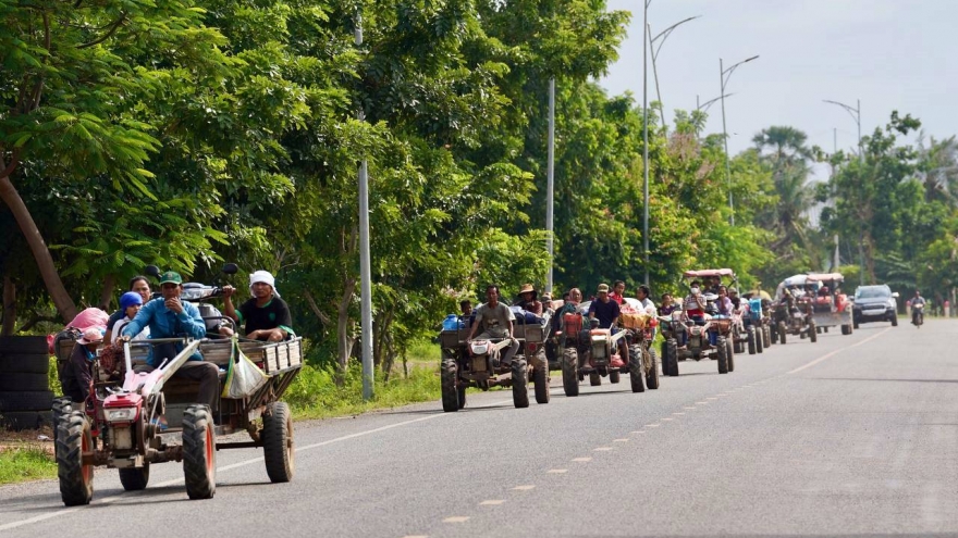 Người dân sơ tán tại Campuchia bắt đầu trở về nhà sau thỏa thuận ngừng bắn