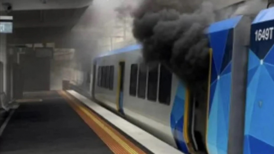 Hai bang đông dân nhất Australia cân nhắc cấm xe đạp điện trên tàu