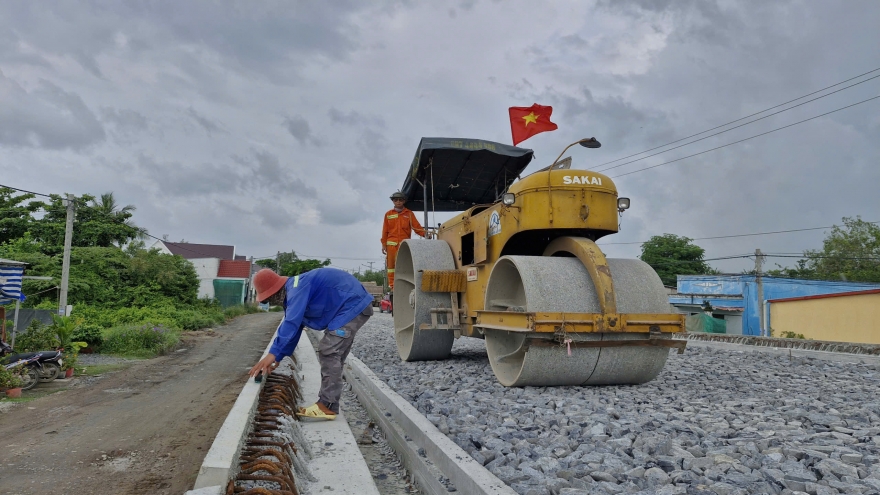 Nỗ lực thi công đảm bảo tiến độ cao tốc Châu Đốc - Cần Thơ - Sóc Trăng trong mùa mưa