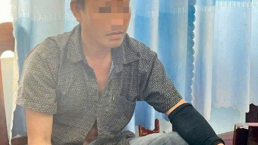 Tạm giam kẻ hành hung cảnh sát giao thông đang làm nhiệm vụ