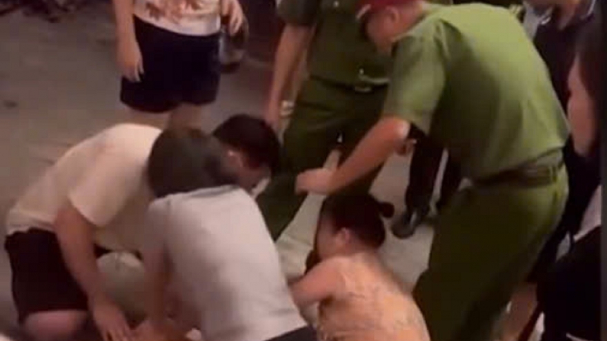 Nữ điều dưỡng Nghệ An cứu sống du khách ngưng tim tại phố cổ Hoa Lư gây xúc động mạnh