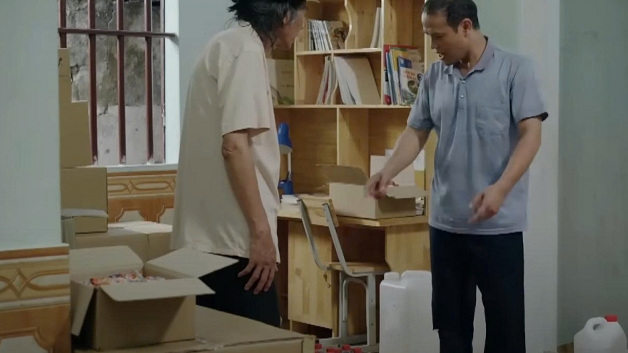 "Có anh, nơi ấy bình yên" tập 9: Cường "gà" rủ ông Thắng làm hàng giả