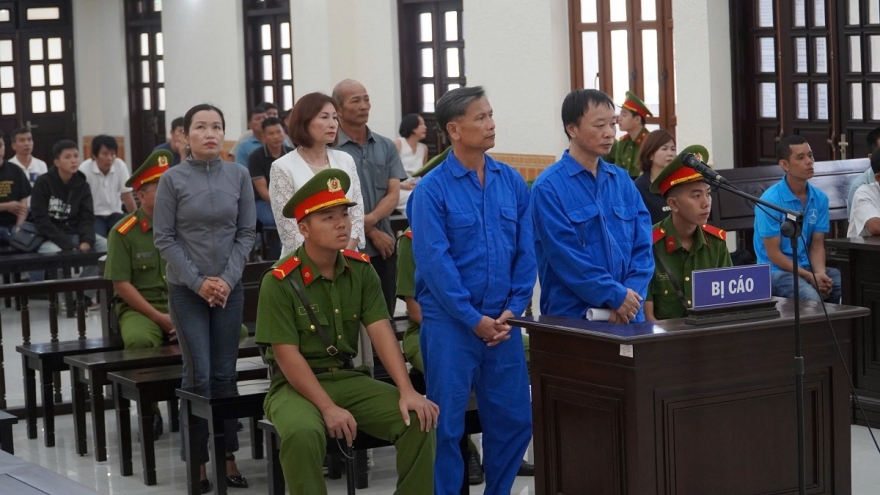 Lừa "chạy án" vụ khai thác cát lậu, lĩnh án 15 năm tù