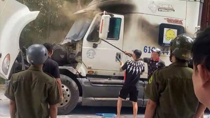 Đâm 2 người bị thương rồi tự thiêu